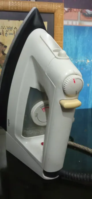Plancha de vapor blanca y azul ,dos planchas
