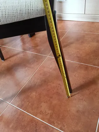 Mesa de comedor y 4 sillas más 2 de regalo