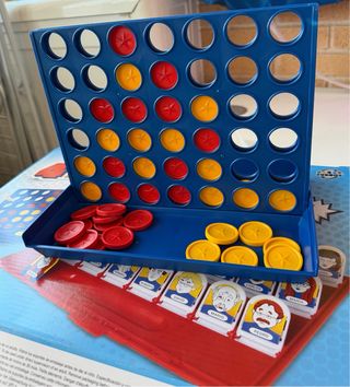 Juego 4 en Línea + ¿Quién soy? (2 Juegos en 1)