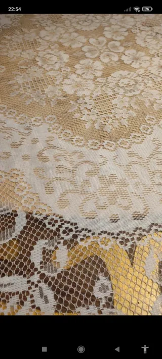 Mantel redondo calado beige y blanco. Circunferenc