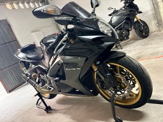 Suzuki GSX Sportbike Negra