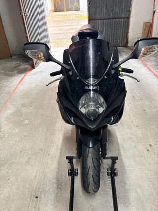 Suzuki GSX Sportbike Negra
