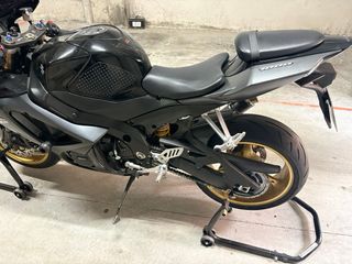 Suzuki GSX Sportbike Negra