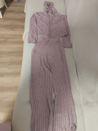 Conjunto pantalón y top rosa