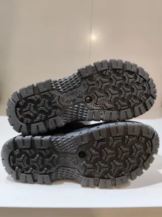 Botas de nieve Decathlon negras y grises