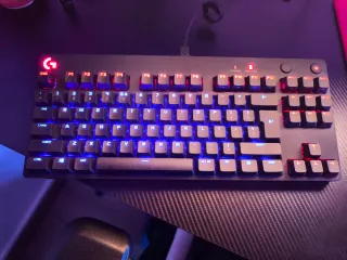 Teclado Mecânico Logitech G Pro RGB