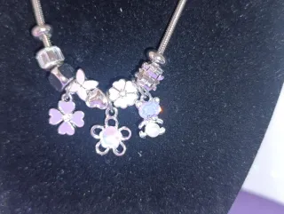 Colgante Acero Plateado con Dijes Florales