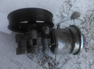 Bomba dirección toyota avensis berlina t25 138634
