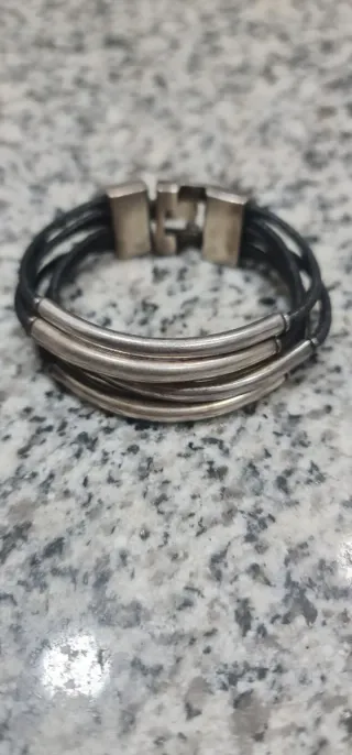 Pulsera Uno de 50 Cuero y Plata