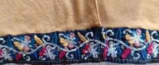 Chaqueta de punto mostaza con bordado