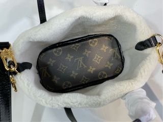 Bolso Louis Vuitton con borrego