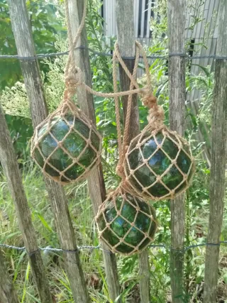 Boyas antiguas vidrio verde francesas con red