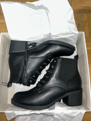 Stivali da donna con tacco nero