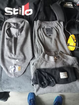 Mono talla 52 homologado y ropa interior talla m