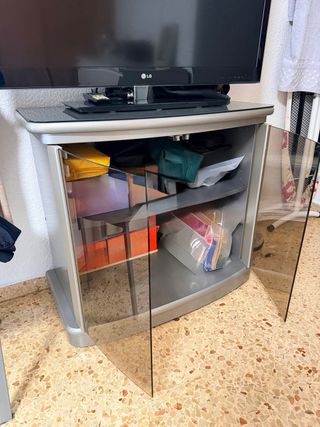TV LG 42 y mueble giratorio