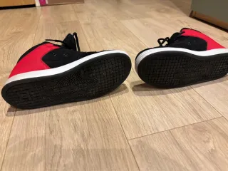 Zapatillas DC Shoes Botas Negras Rojas