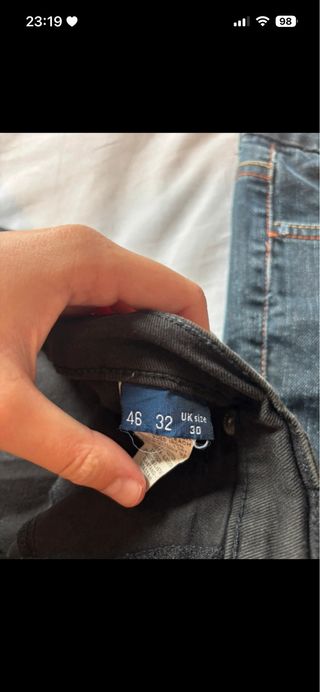 Lote 4 pantalones: Burberry, Levi's, Lasserre, Tru