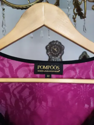 Blusa Pompoos encaje negro y fucsia Talla XL