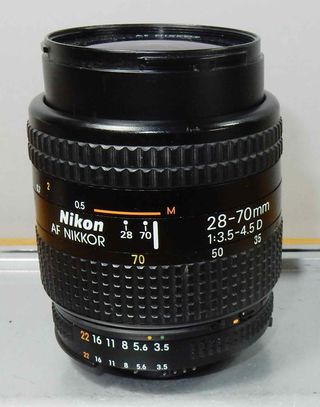 1734-Objetivo NIKON 3.5-4.5 zoom 28/70mm-par NIKON