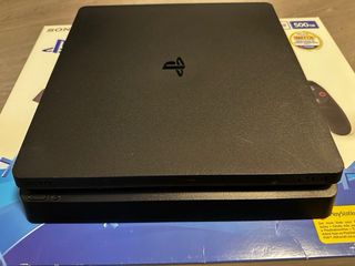 PS4 con 2 mandos y 5 juegos