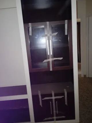 Mueble salón madera  maciza y cristal