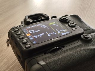 Nikon D610 Camara + Battery Grip (25180 fotos)