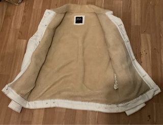 Chaqueta Zara blanca con forro sherpa