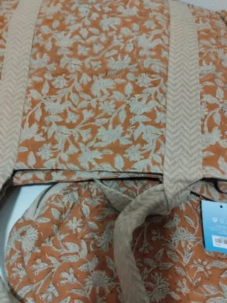 Bolso XXL y neceser estampado El Corte Inglés