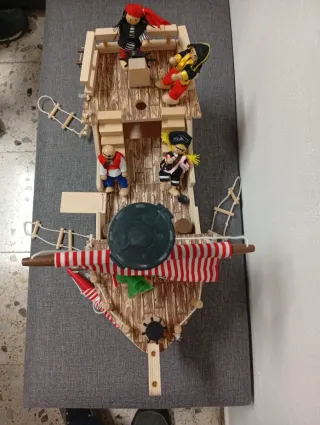 Barco de madera Holy Holy