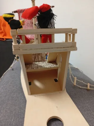 Barco de madera Holy Holy