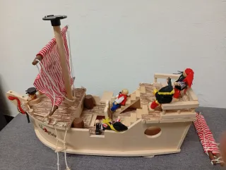 Barco de madera Holy Holy