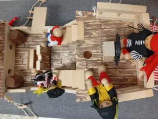 Barco de madera Holy Holy