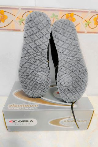 Zapatos de seguridad COFRA negros y amarillos