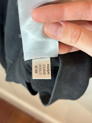 Sudadera Adidas Negra con Rayas Grises