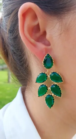 Brincos Dourados com Pedras Verdes