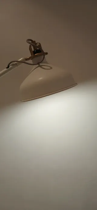 Lámpara de pie Foco Blanco y Dorado