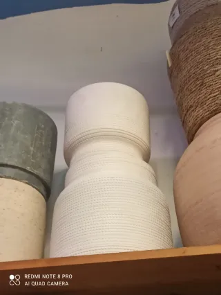 Maceta grande de cerámica blanca