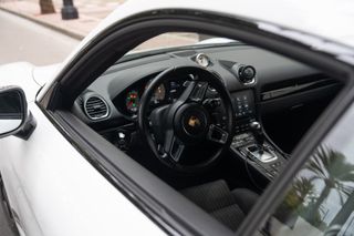 Porsche 718 Cayman T