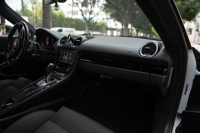 Porsche 718 Cayman T