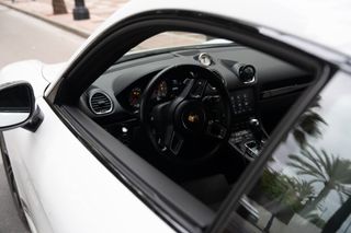 Porsche 718 Cayman T