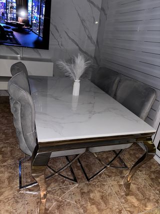 Mesa y 4 Sillas Comedor