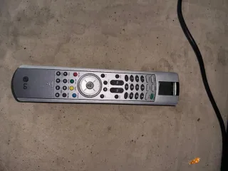 Televisión LG 38 Negra y Plateada