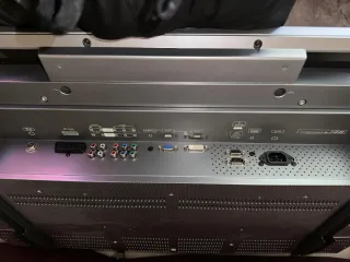 Televisión LG 38 Negra y Plateada