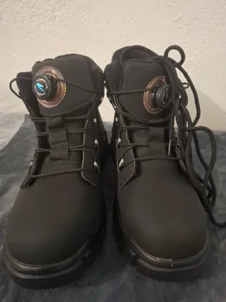 Botas de trabajo o seguridad negras