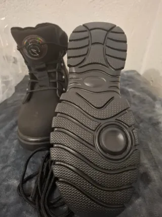 Botas de trabajo o seguridad negras