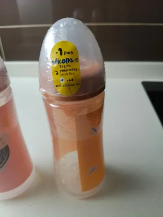 2 Biberones Silicona +1 Mes