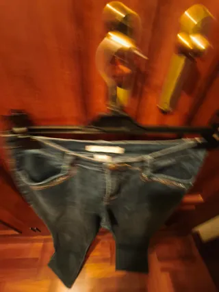 Vaqueros elásticos con pedrería