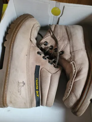 Stivali in pelle beige e marrone