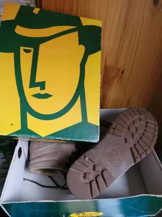 Stivali in pelle beige e marrone