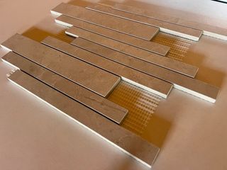 Mosaico porcelánico beige en malla